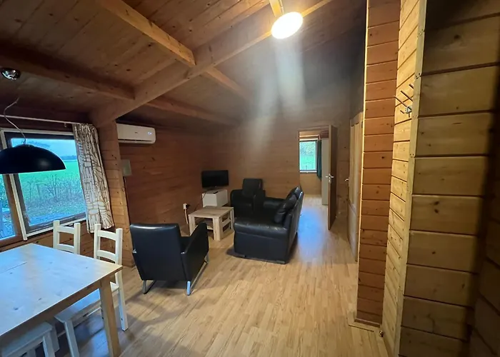 Houten 7 Voor Rust, Ruimte En Semesterbostad *